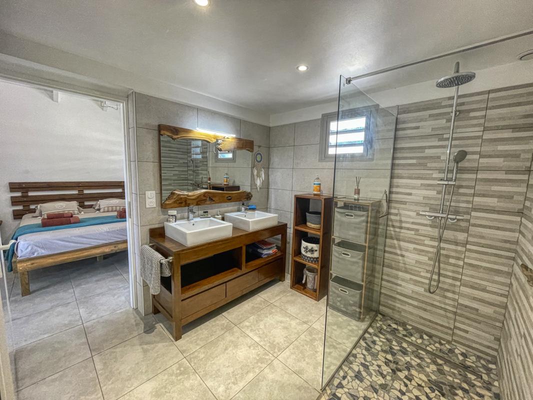 Location villa 3 chambres Saint François Guadeloupe-salle de douche commune-15